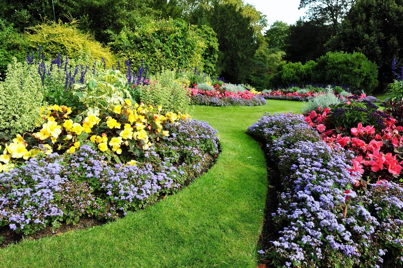 5 Landscaping Tips That Increase Home Value